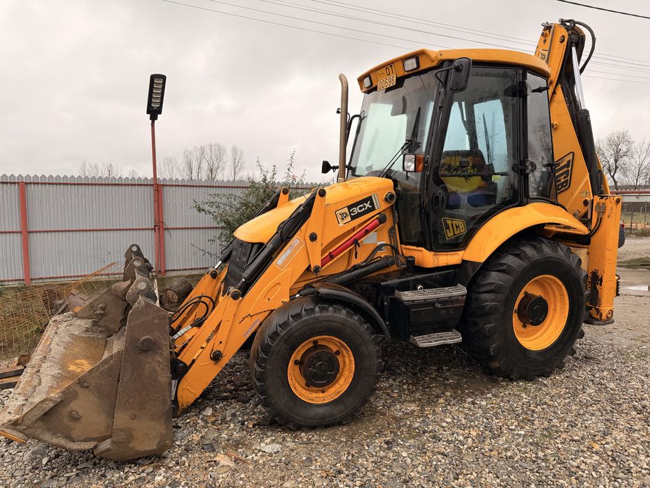 Inchiriez 2 Buldoexcavatoare JCB 2021 si 2008