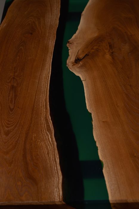 Стол с эпоксидной смолой / карагач /