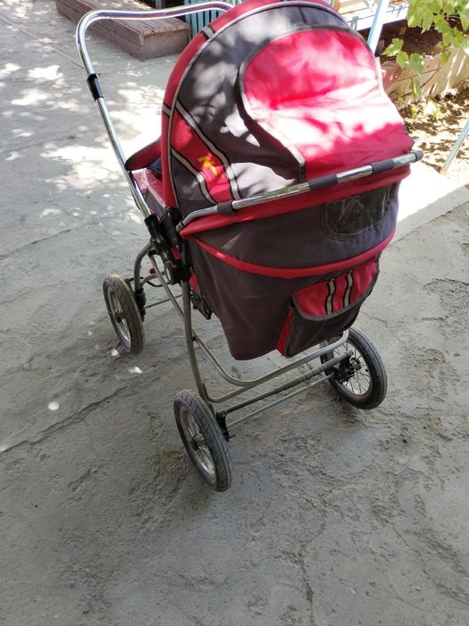 Коляска прогулочная состояние отличное.