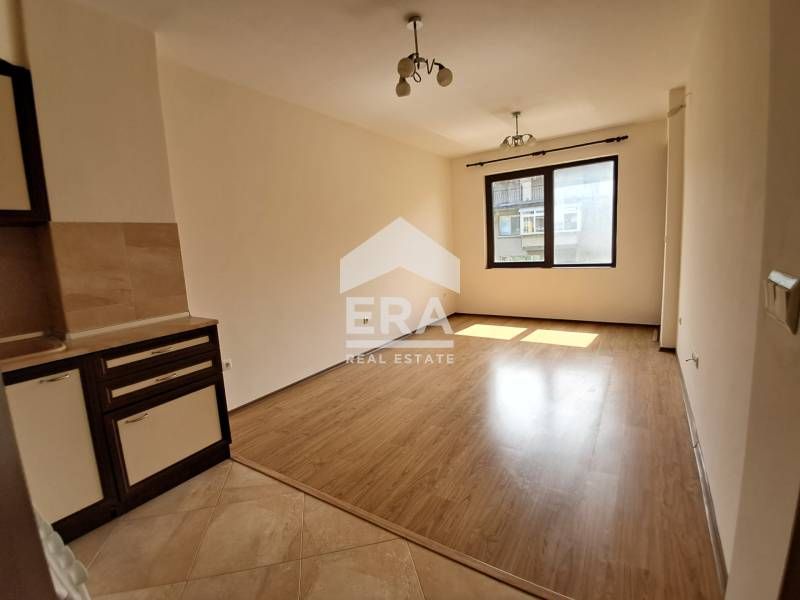 Продава се Двустаен апартамент в Варна, Център - 62 кв.м за 3049 €/кв.м - Снимка #3
