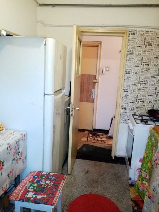 Podu Ros, proprietar închiriez 1 cameră  decomandată 12 mp. înapart