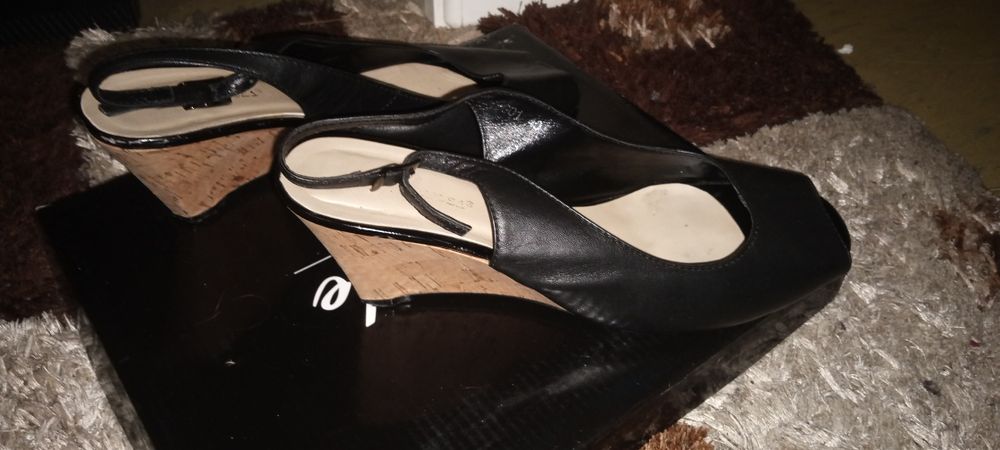 Срочно продам туфли