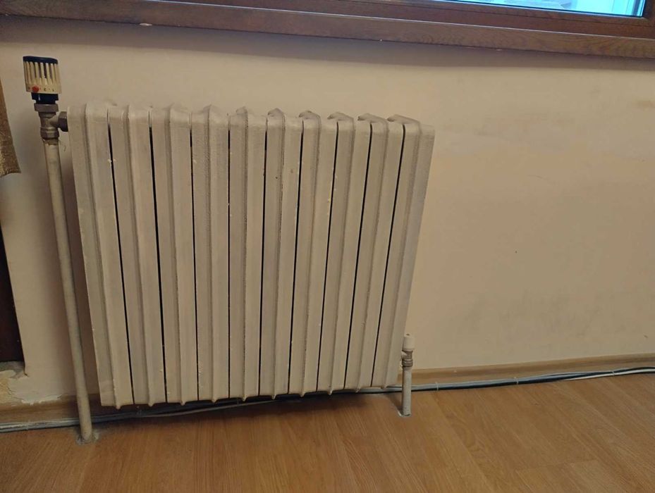 Продавам 6 работещи радиатора – 4 чугунени + 2 панелни тип 22 | Враца