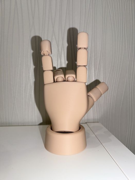 Подвижная статуэтка руки