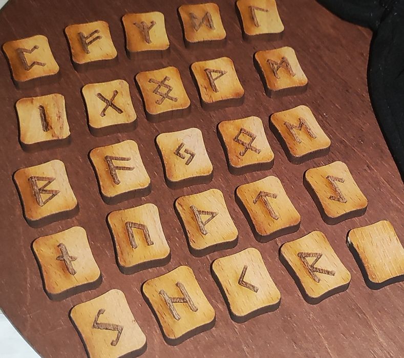 Руны скандинавские деревянные с мешочком. Оракул.