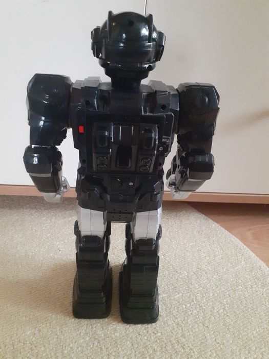 Голям робот на батерии