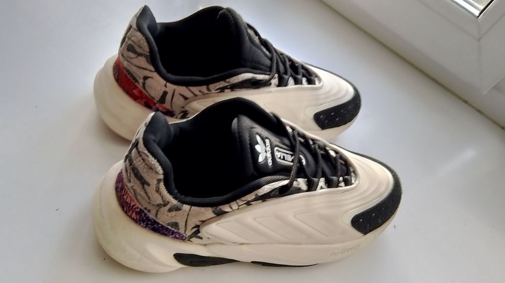 Кроссовки adidas 41-42 (26см)