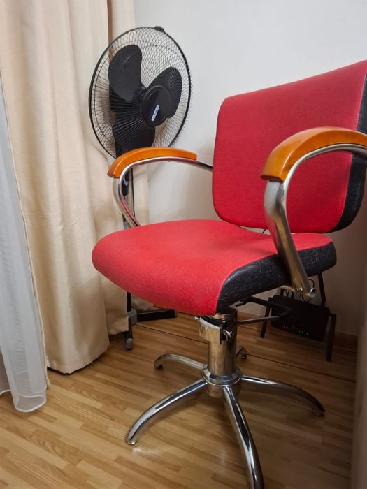 Продам кресло парикмахера