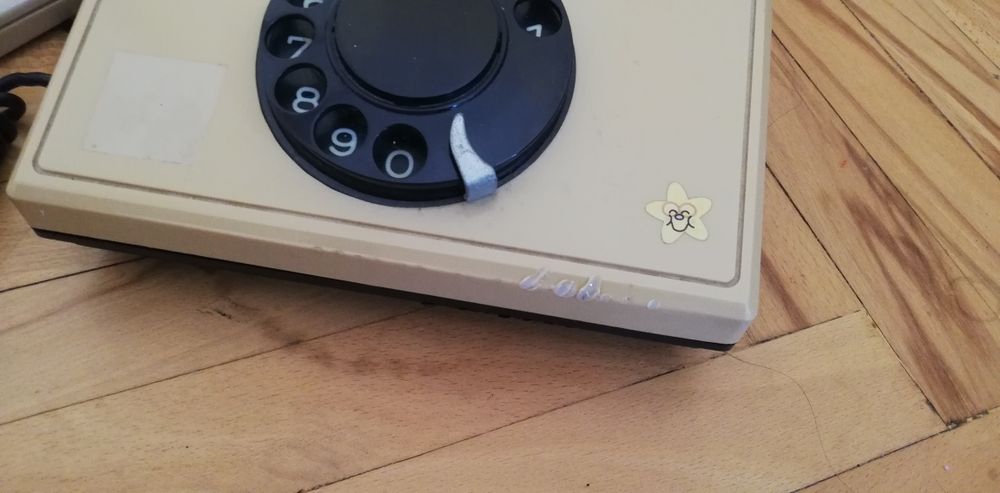 Стар аналогов телефонен апарат тип ТА-900