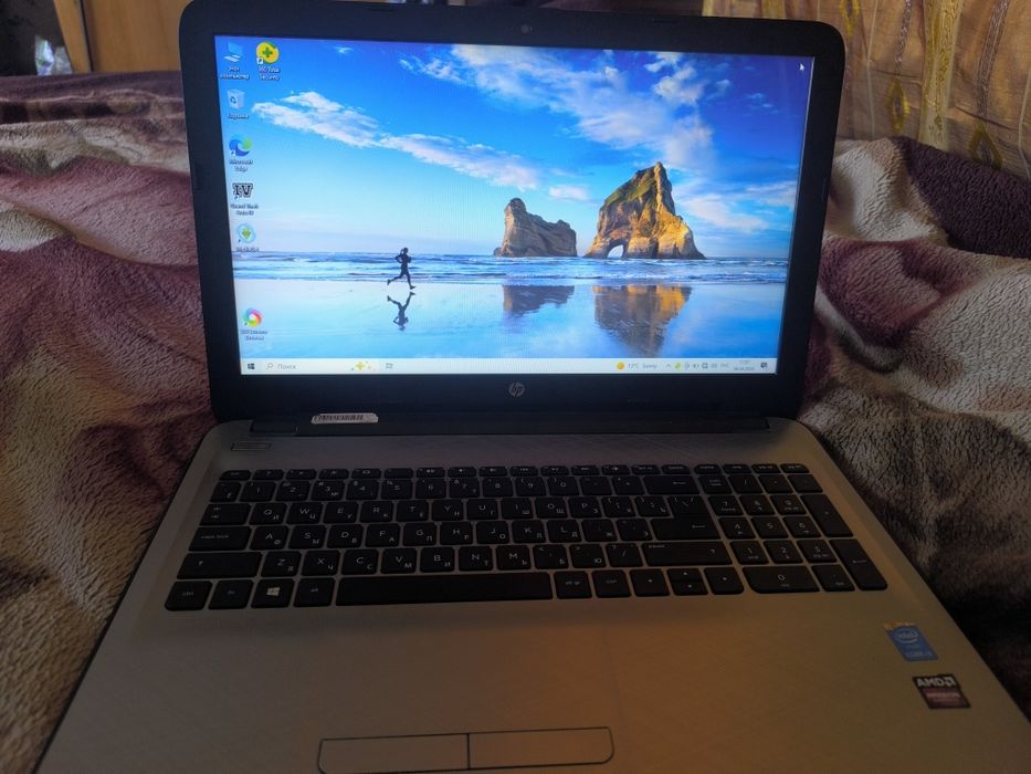 Продам ноутбук в хорошем состоянии всё целое работает от ботореи