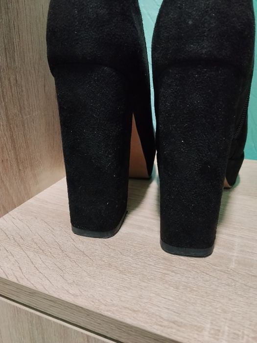 Дамски боти на ток