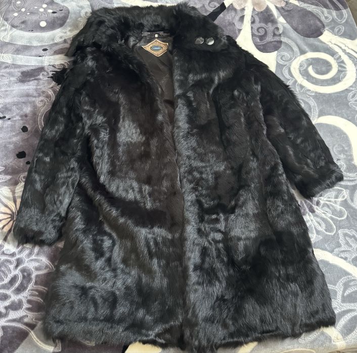Haină elegantă din blană naturală neagră – preț negociabil