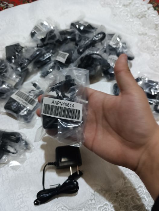 Зарядка новый дла телефонов Motorola (original)  v8, v9, v13.