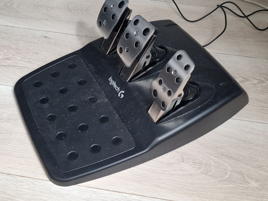 Продам игровой руль logitech g29