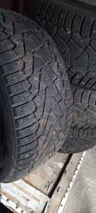 Продам комплект резины на 18