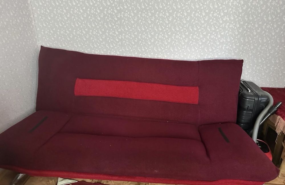 Продаю диван по низкой цене