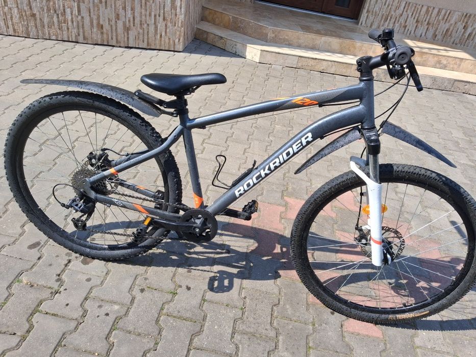 Vând bicicleta ROCKRIDER  ST120