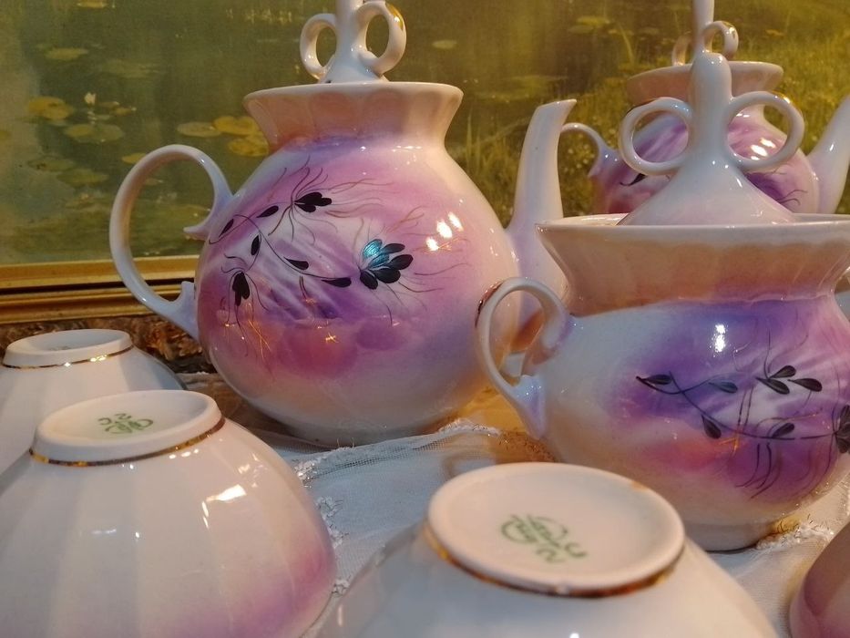 Очень красивый редкий сервиз новый с пиалушками