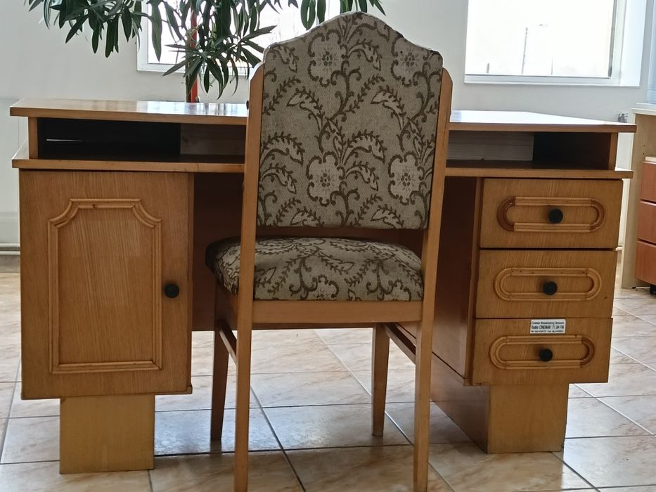 Birou și scaun în stare foarte buna