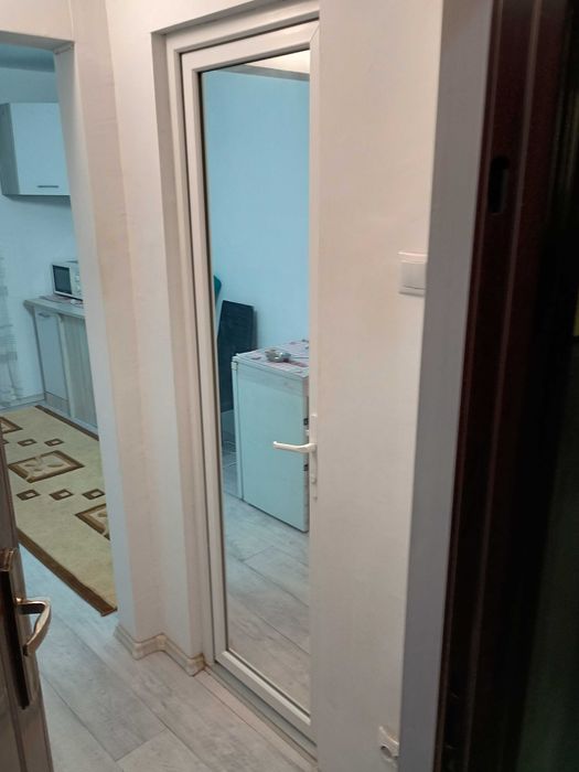 Inchiriez garsoniera zona vasile Arron