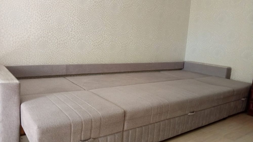 Продаю срочно диван