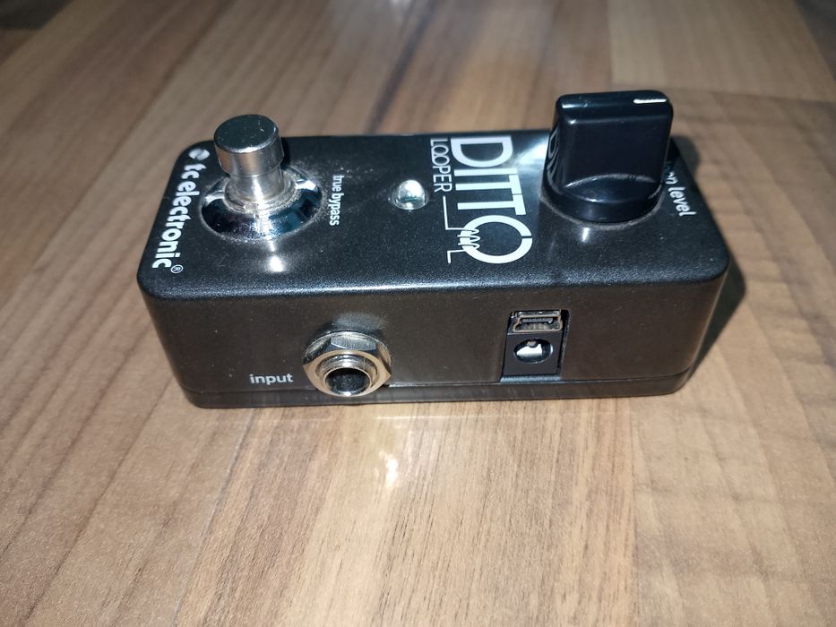 Pedală looper pentru chitara electrică.