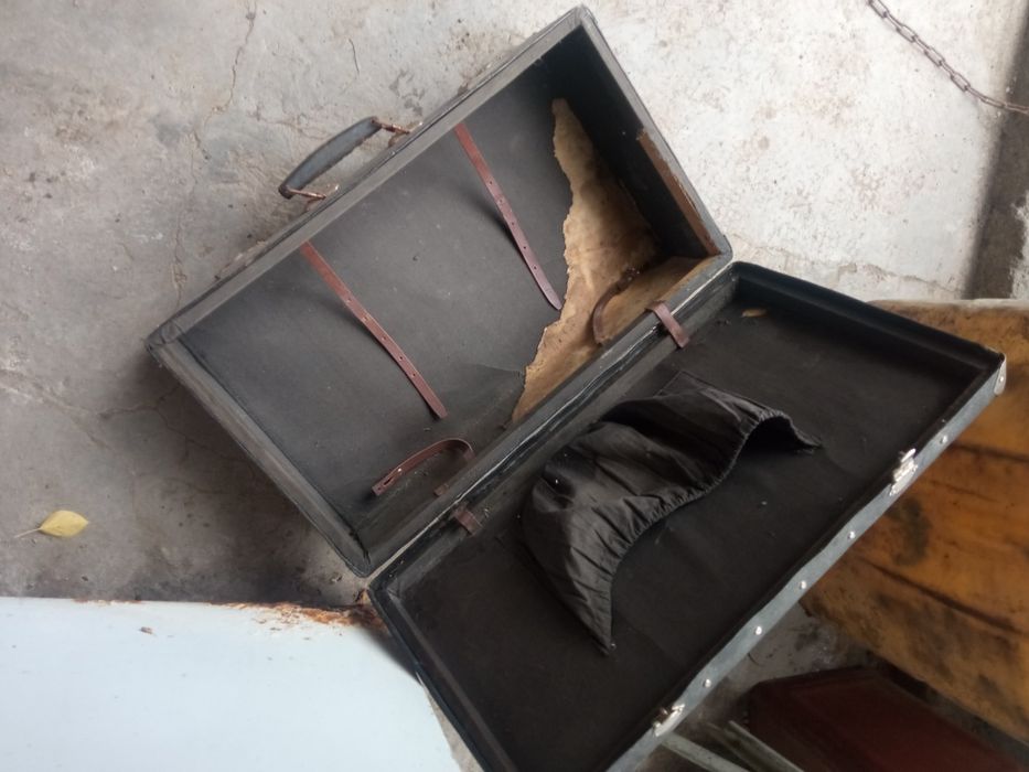 Чемодан советских времён.