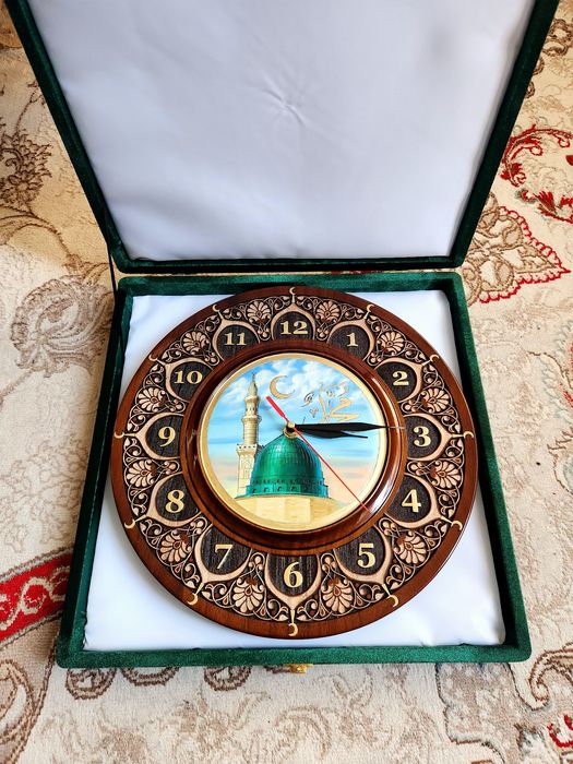 Suvenir Soat lagan Yong'oq daraxtidan yasalgan 80% qo'l mehnati