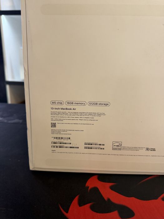 MacBook M5.  Air.     16/512