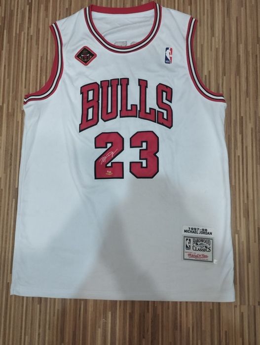 Баскетболен потник Michael Jordan Chicago bulls 97/98 с брандиран подпис