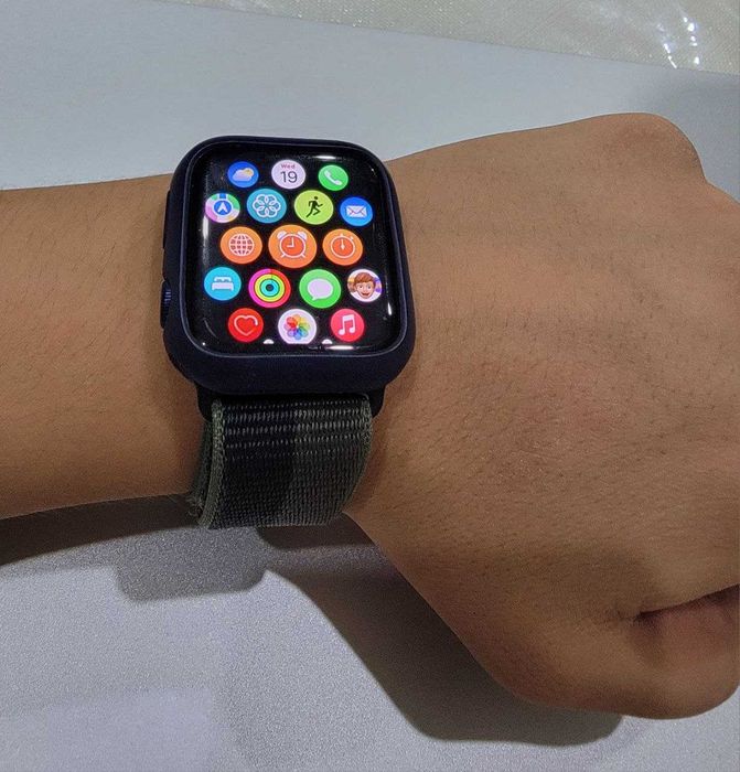 Apple Watch Series 6, 44 mm, Aluminium&Ceramic