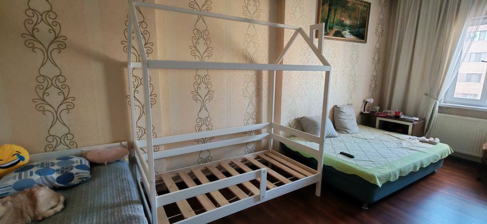Продам кровать детскую домик
