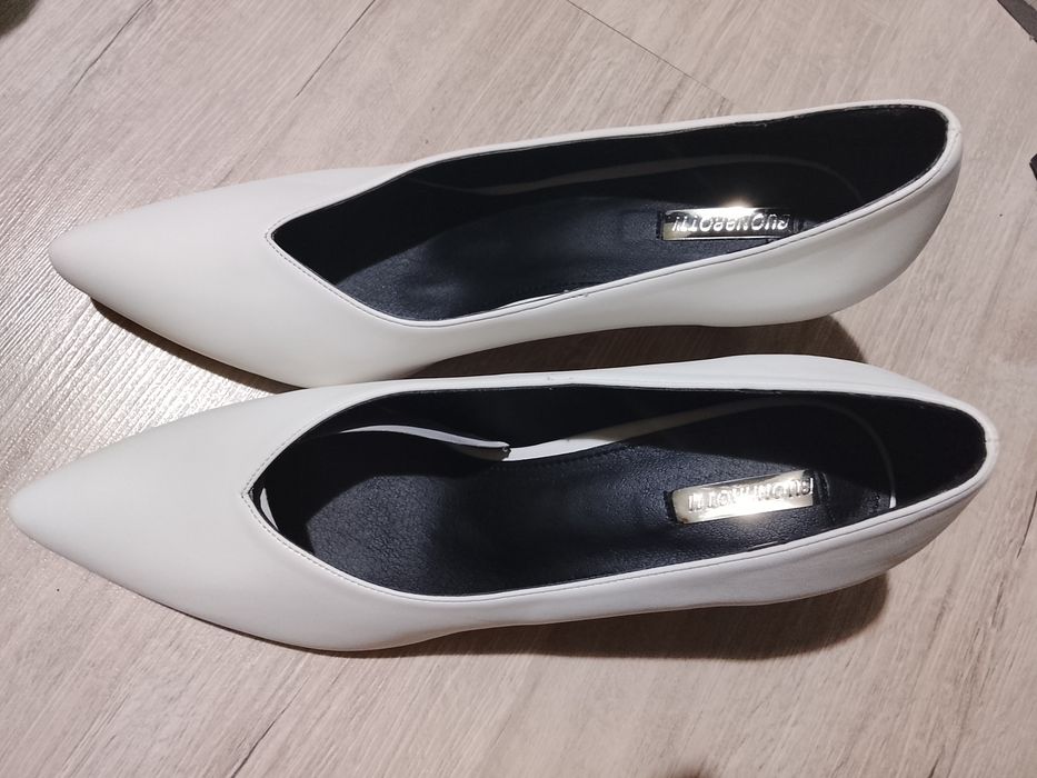 Официални обувки на тънък ток,нови,неизползвани, 40номер