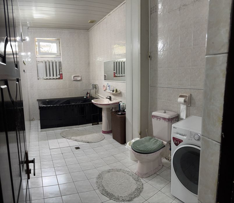 СРОЧНО ПРОДАЕТСЯ Банковский 3 ком кв на ХУВАЙДО мБЕРУНИЙ 1 этаж 115кв