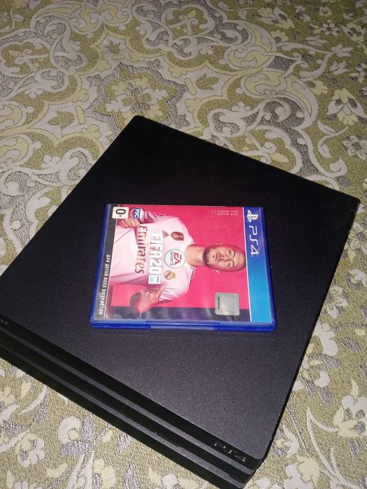 PLAYStATIOn 4 pro.