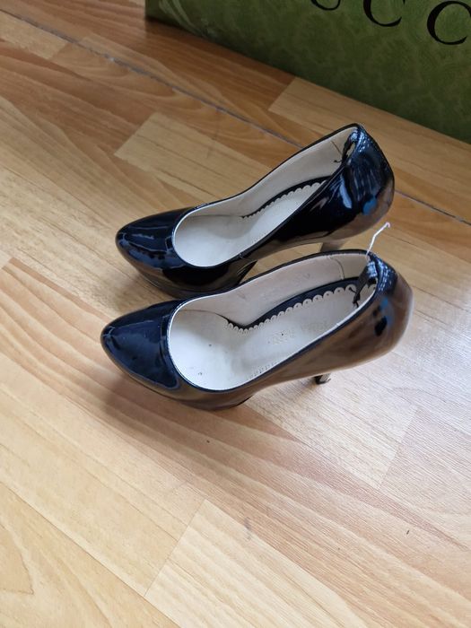 Продам туфли на платформе.