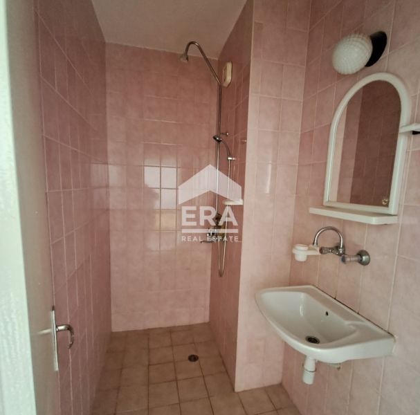 Продава се Тристаен апартамент в Силистра, Център - 92 кв.м за 810 €/кв.м - Снимка #4