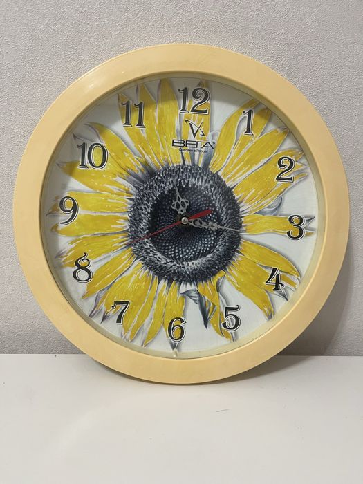 Настенные часы Вега