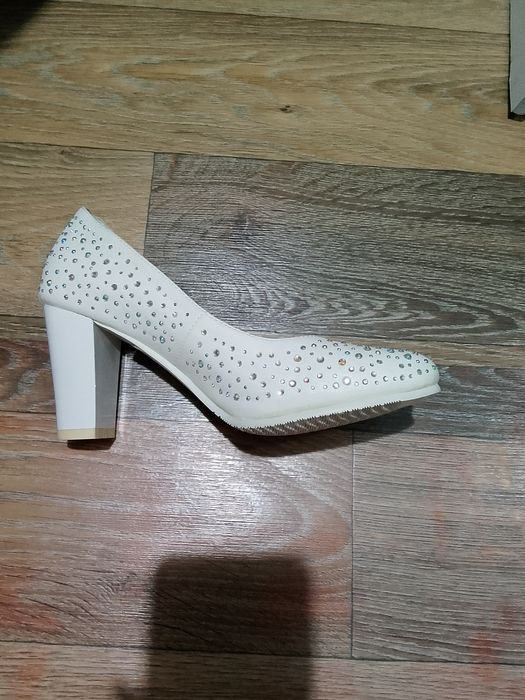 Продам обувь новая