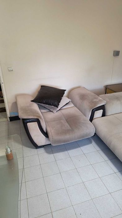 Диван с два фотьойла и две табуретки