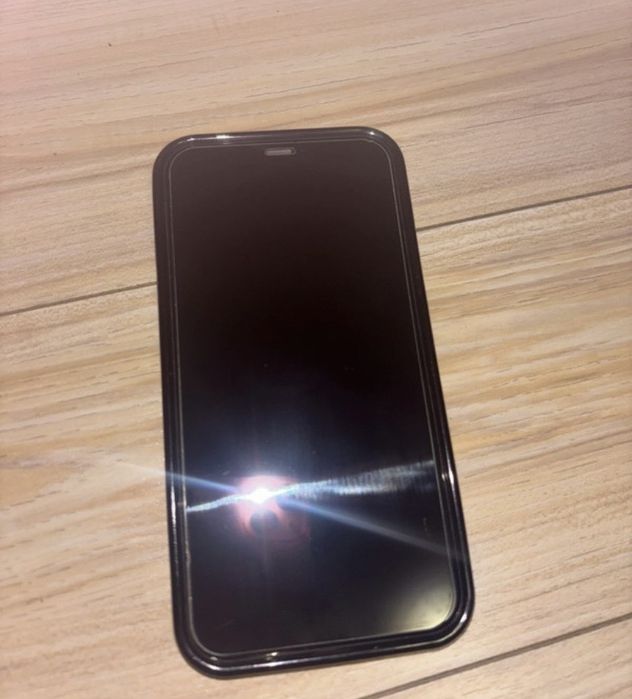 Vand iphone 11 negru