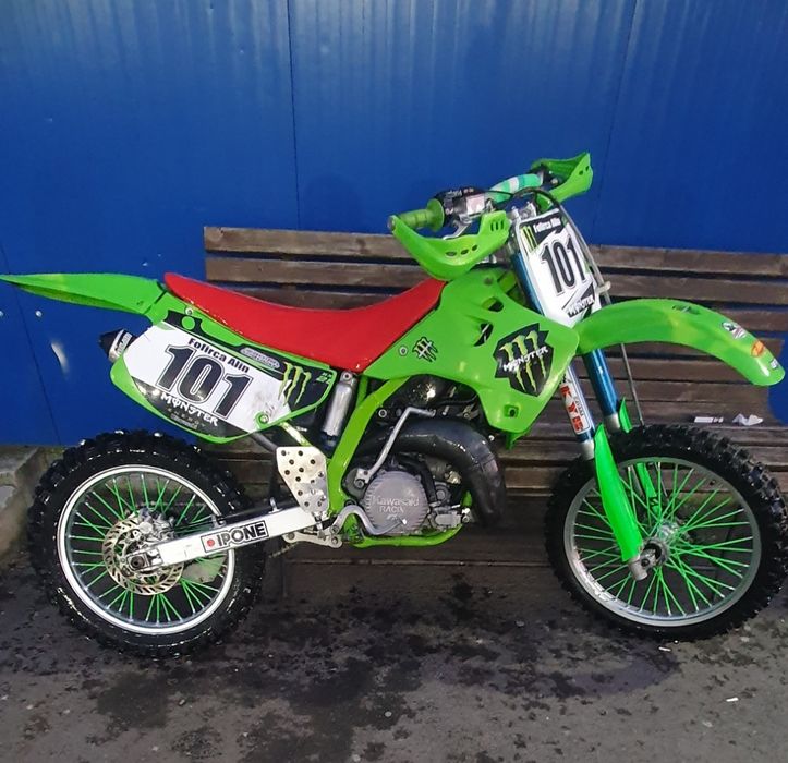Vînd kawasaki kx 250cc 2 t mai multe detali la telefon