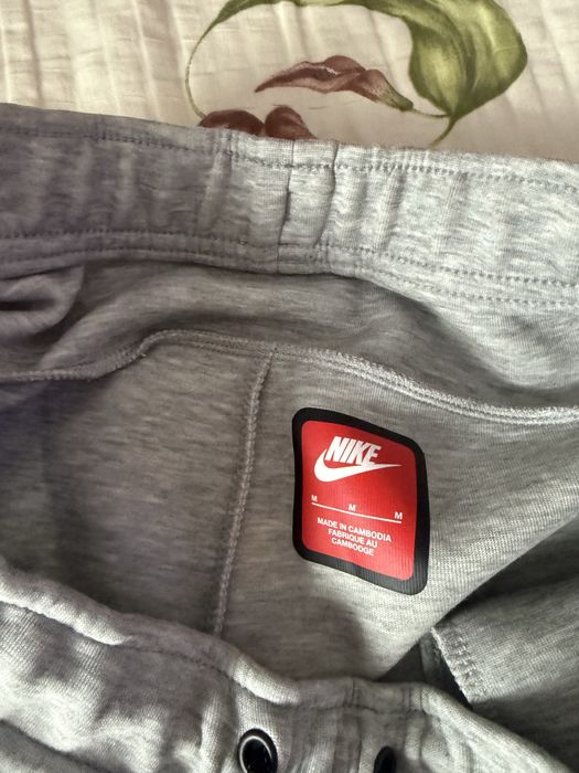 vand pantaloni nike tech fleece