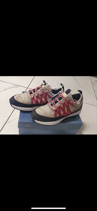 Туристически маратонки