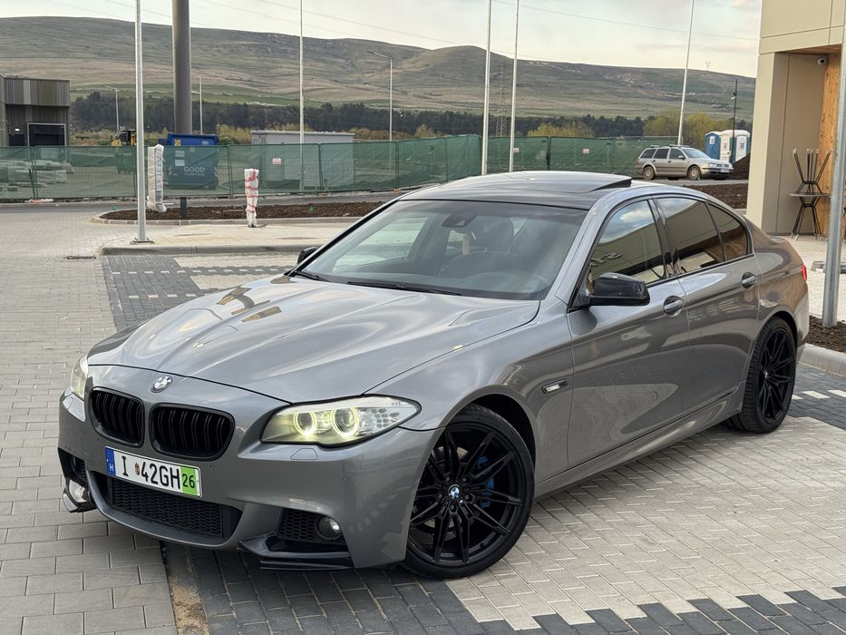 BMW 520d 2011 M pachet Trapa Navi mare Automat