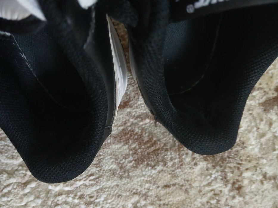 Vând adidași Nike Air Force