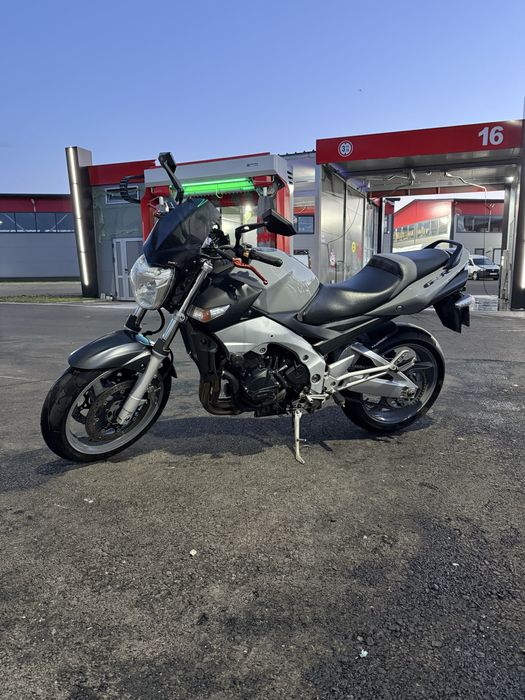 Suzuki GSR600 2006
