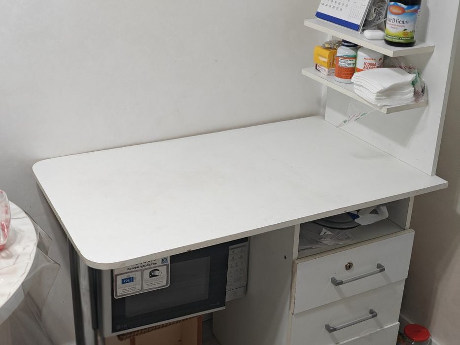 Продам маникюрный стол