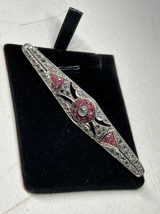 BROSA AUR 18K + Argint 925 + 43 Diamante = 1CT + 16 Rubine = 0.50ct - Mare - Vintage - 12g. - Art Deco !