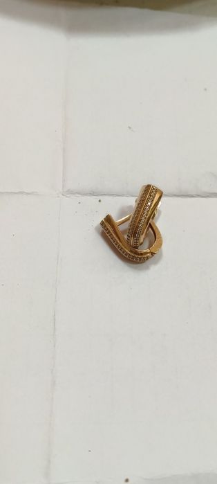 Продам сережки золотые